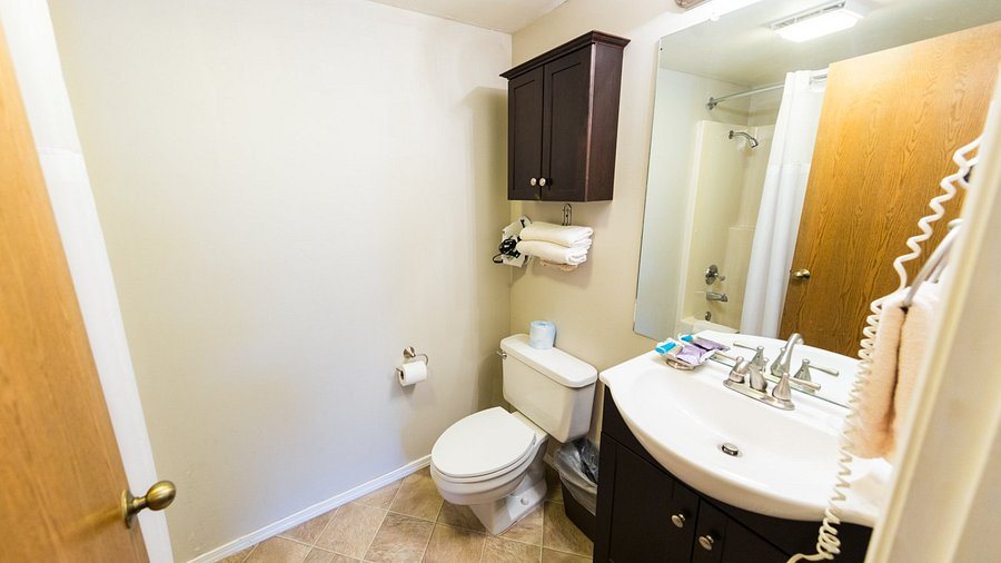 LakePointe Resort — Bathroom
