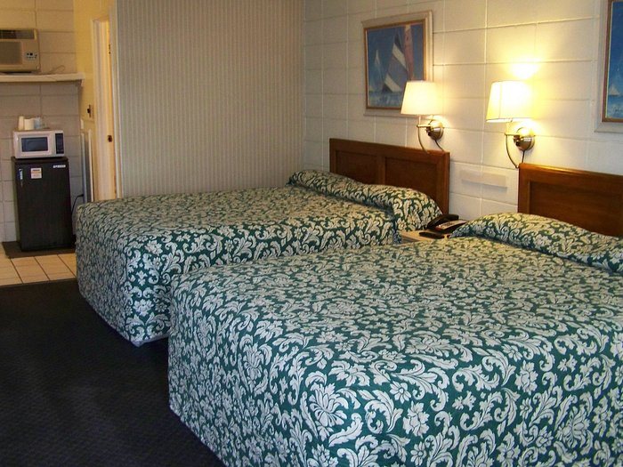 Lakeshore Camp Resort — Guest room