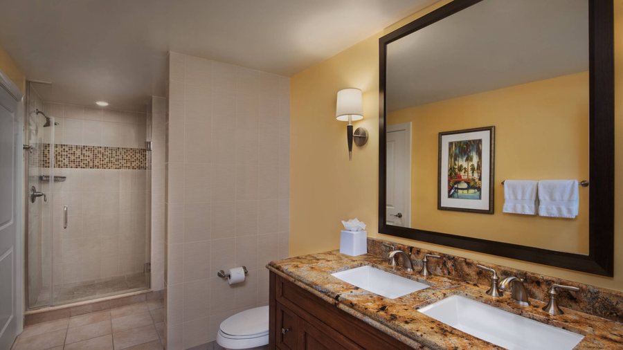 Lakeshore Resort — Bathroom