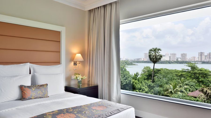 Lakeside Chalet Mumbai Marriott Executive Apartments Mumbai Maharashtra — Guest room