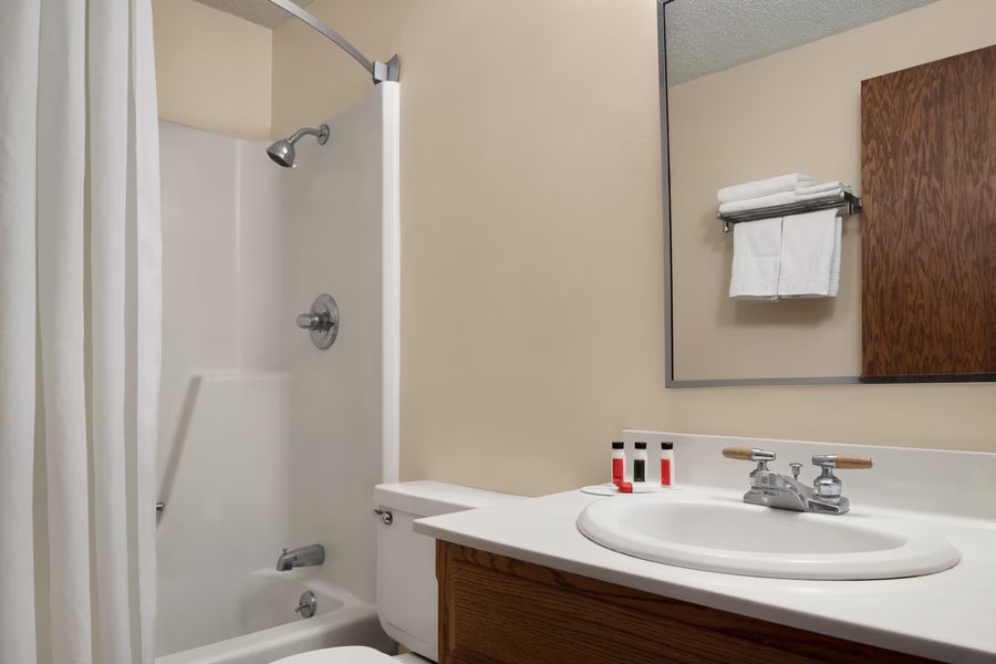 Lakeside Inn — Bathroom