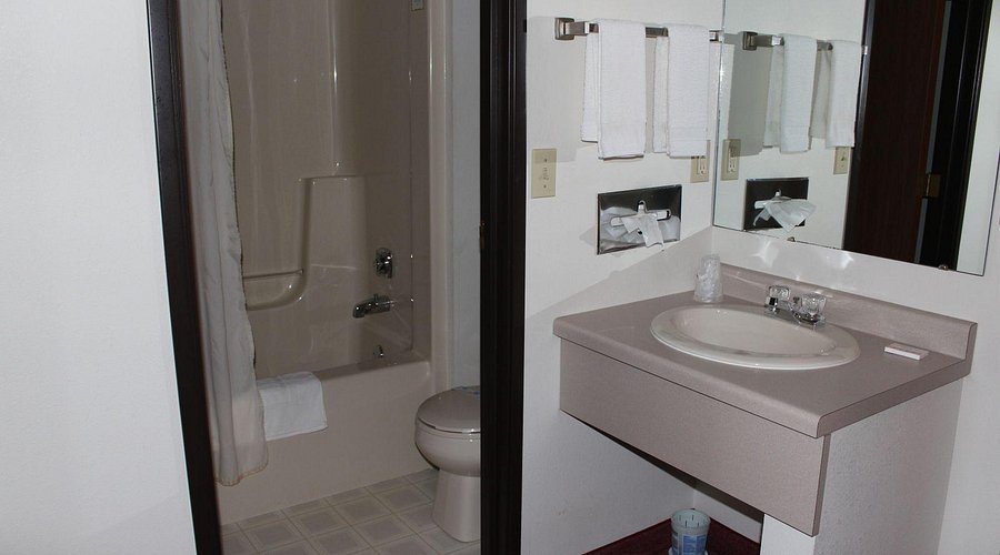 Lakeside Motel — Bathroom