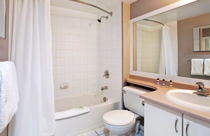 Lakeside Motel — Bathroom