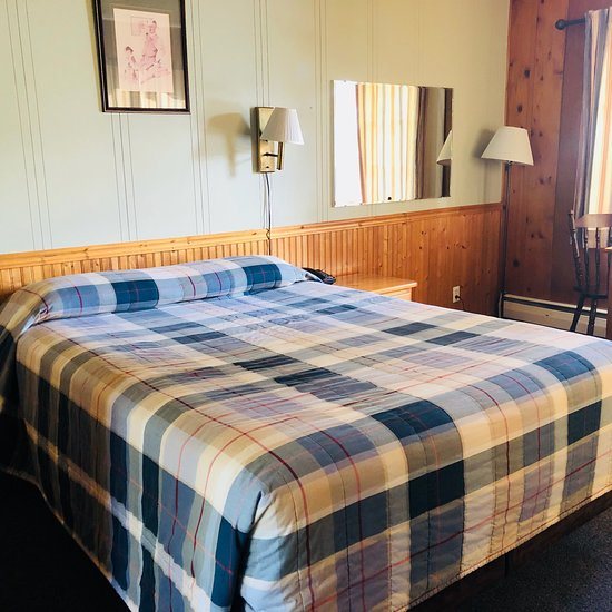 Lakeside Motel — Guest room