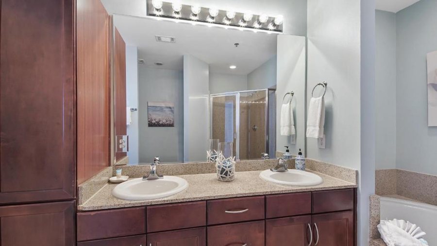 Laketown Wharf Resort — Bathroom