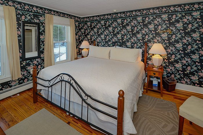 Lakeview Inn — Guest room