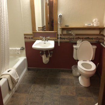 Lakeview Lodge — Bathroom