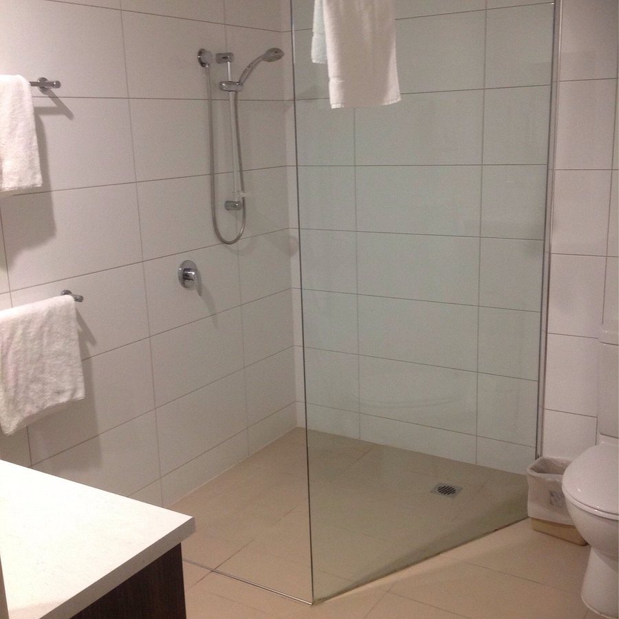 Lakeview Motel — Bathroom