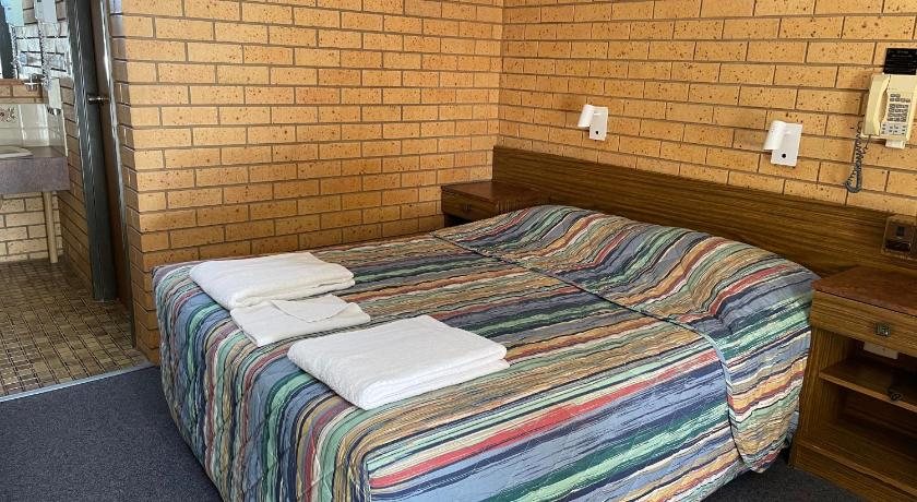 Lakeview Motel — Guest room