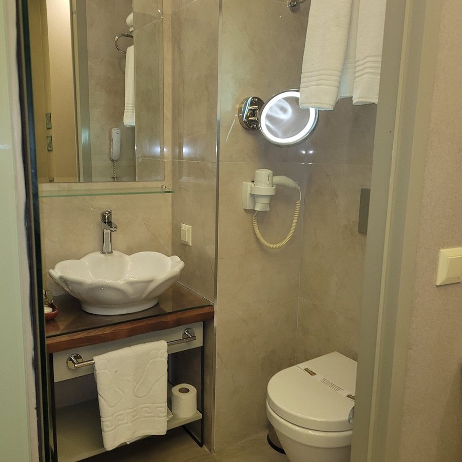 Lalahan Hotel Istanbul — Bathroom