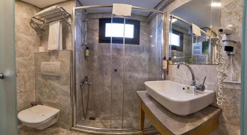 Laleli Gonen Hotel Istanbul — Bathroom