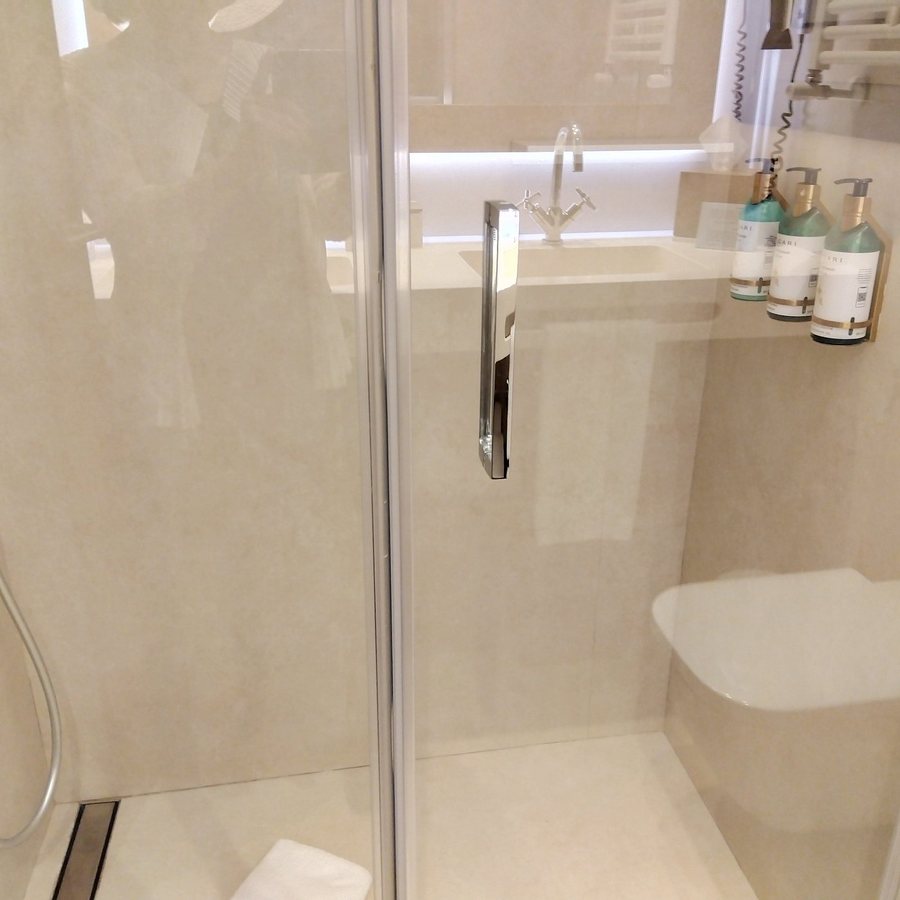 Lamaro Hotel Barcelona Catalonia — Bathroom