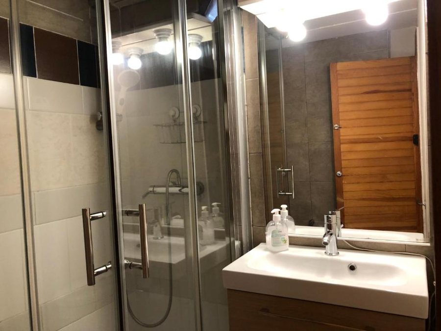 Lami Hostel — Bathroom