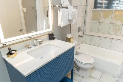 Lamothe House Hotel — Bathroom
