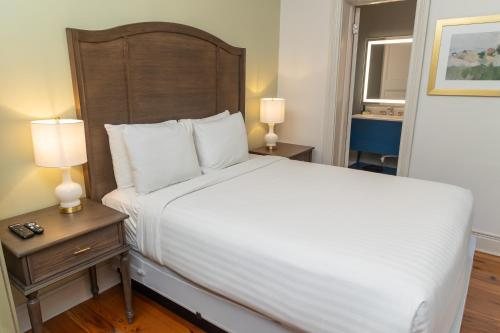 Lamothe House Hotel — Guest room