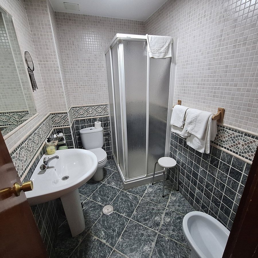 Lamparina Hostel — Bathroom