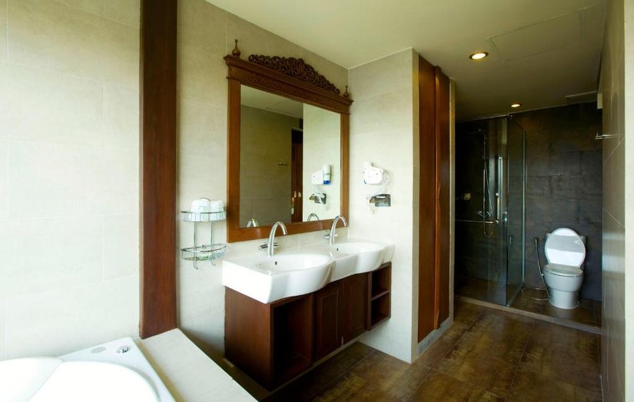 Lamphu House — Bathroom