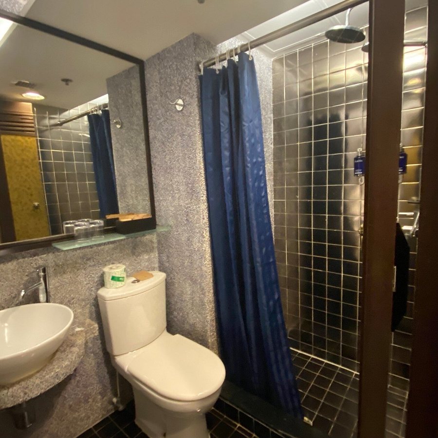 Lan Kwai Fong Hotel Kau U Fong — Bathroom