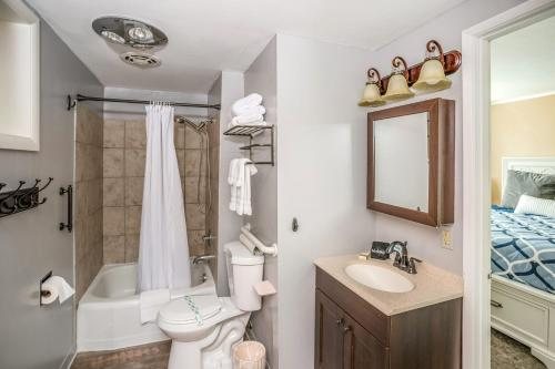 Lanai at the Cove — Bathroom