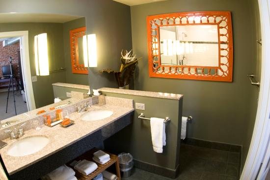 Lancaster Arts Hotel — Bathroom