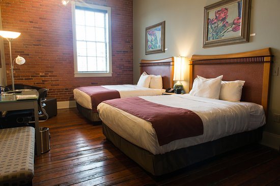 Lancaster Arts Hotel — Guest room