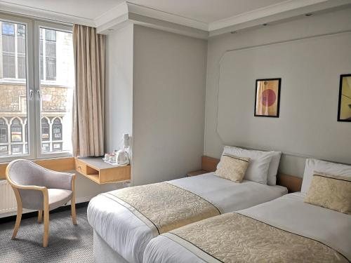 Lancaster Hall Hotel — Guest room