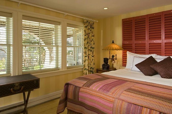 Land s End Inn — Guest room
