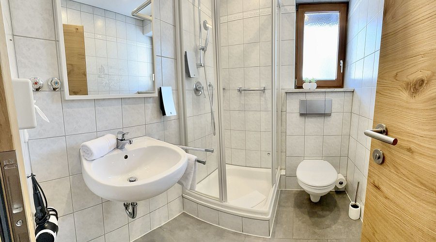 Landhotel Gasthof Baiernrain — Bathroom