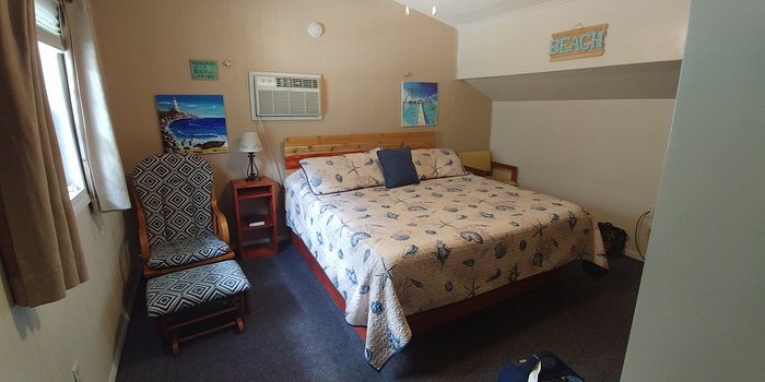 Landmark Inn — Guest room