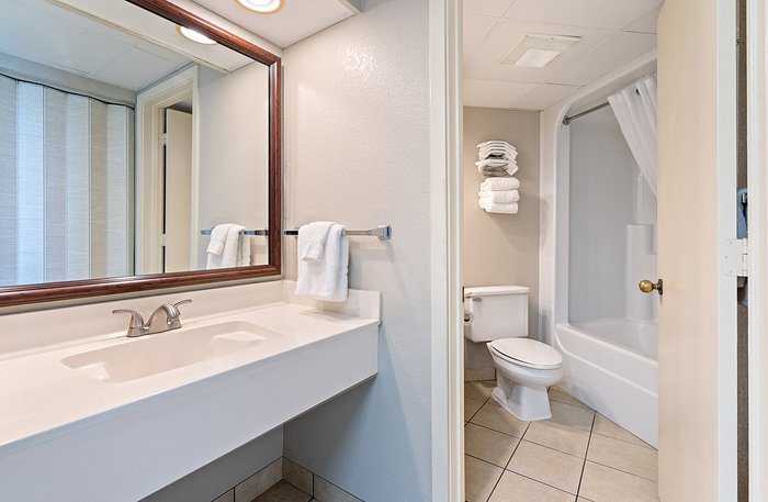 Landmark Resort — Bathroom