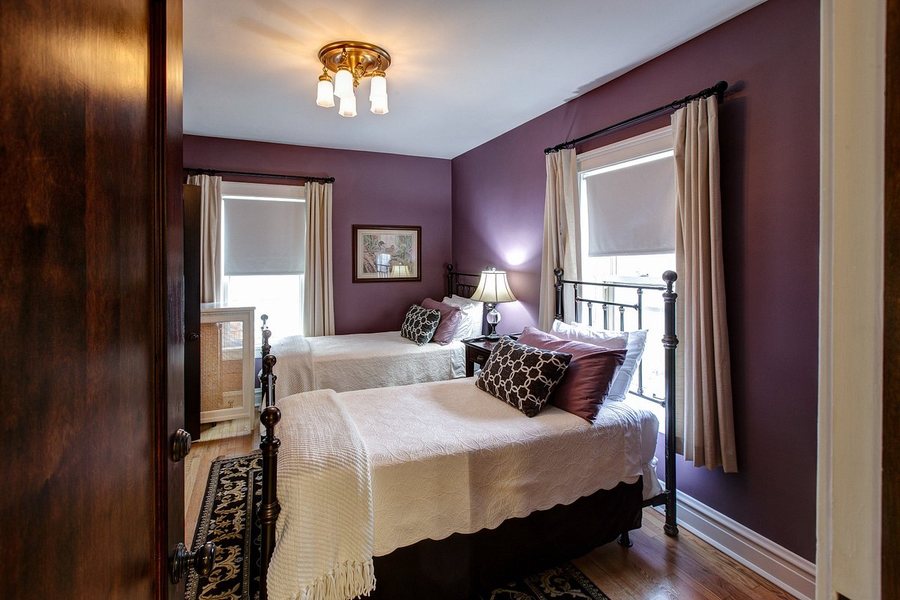 Lang House Chicago Chicago Illinois — Guest room