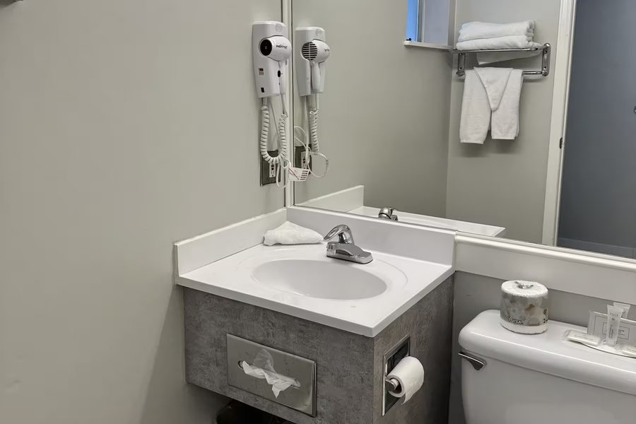 Langley Motel — Bathroom