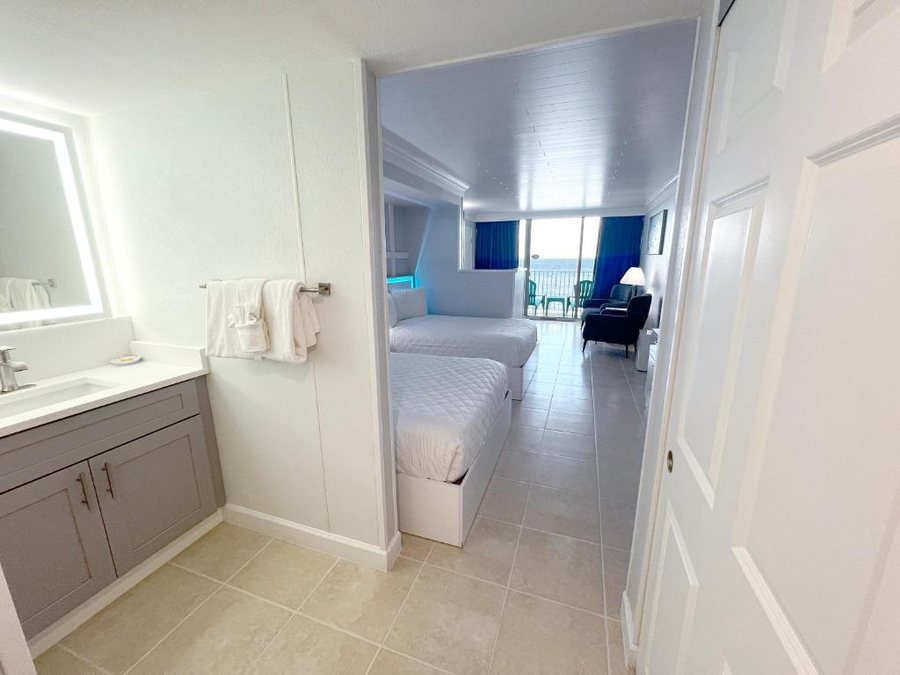 Lani Kai Island Resort — Bathroom