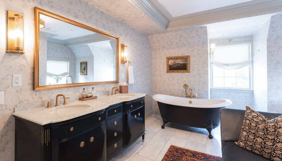 Lansdowne Resort — Bathroom