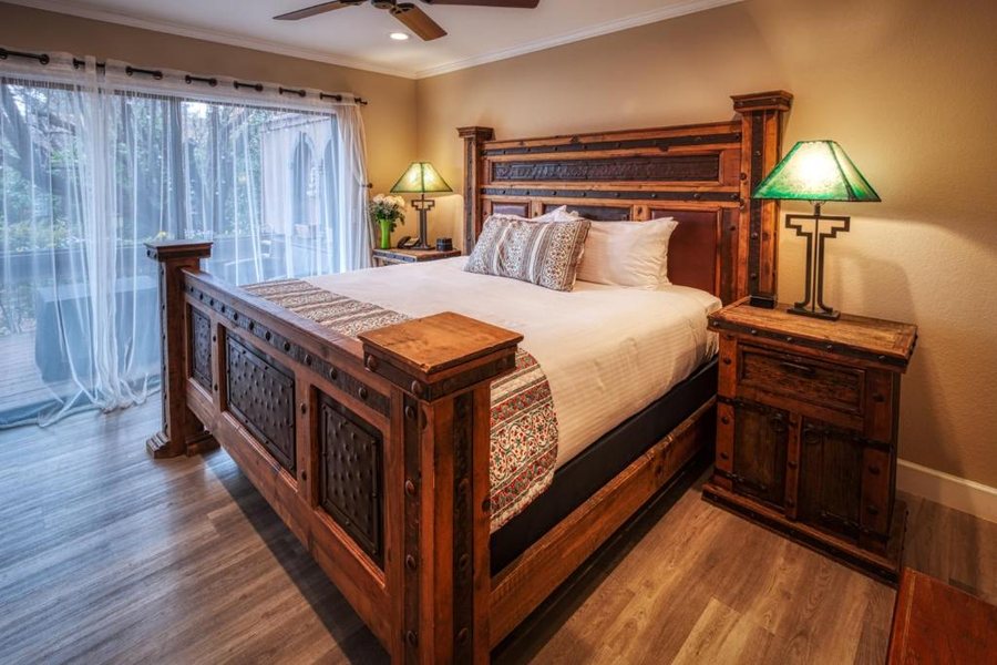 Lantern Light Inn Wedding Gardens — Guest room