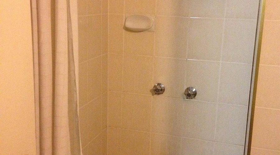 Lantern Motel — Bathroom