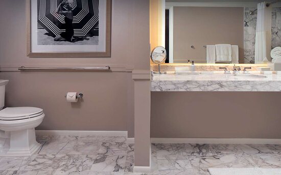 LaPlaya Beach Golf Resort — Bathroom
