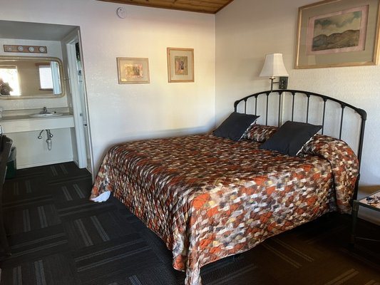Larian Motel — Guest room