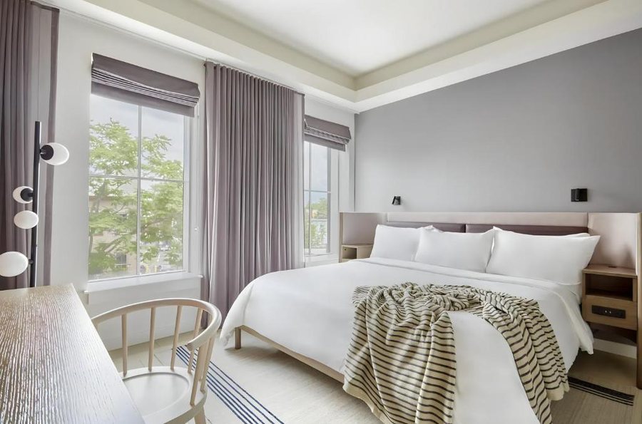 Lark Hotels 907 Main — Guest room
