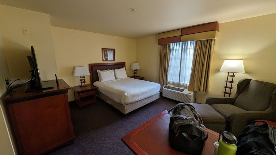 Larkspur Landing Extended Stay Suites Renton — Guest room