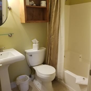 Larsmont Cottages On Lake Superior — Bathroom