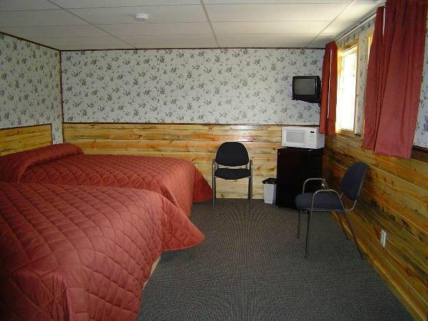 Larsson s Crooked Creek Resort RV Park Creekside Cabins and Lodge — Guest room