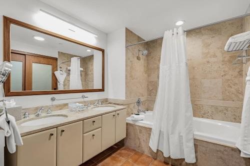Las Casitas Village — Bathroom