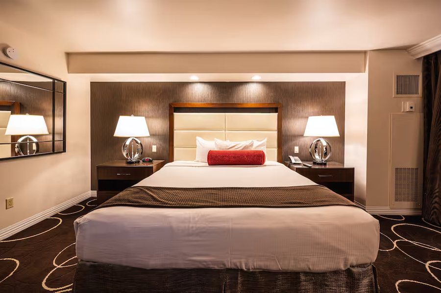 Las Vegas by Night Las Vegas Nevada — Guest room