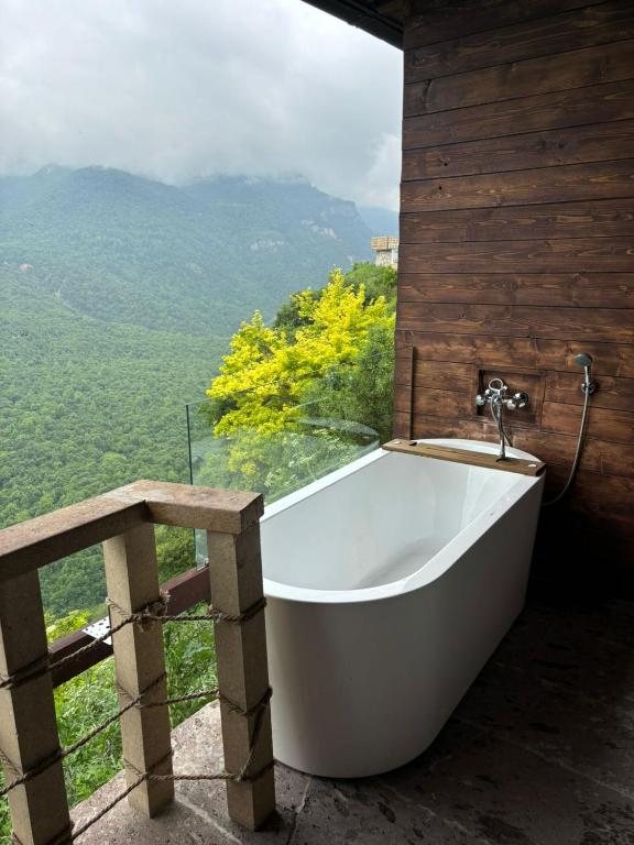 Lastiver Resort — Bathroom