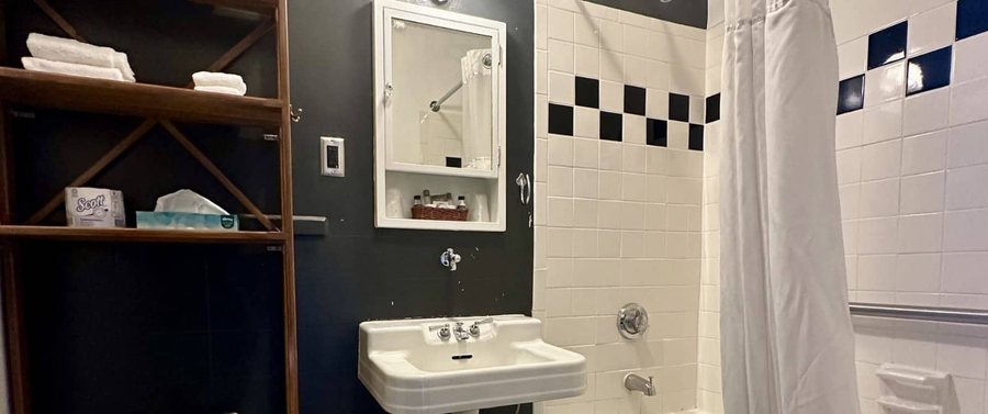 Latchis Hotel — Bathroom