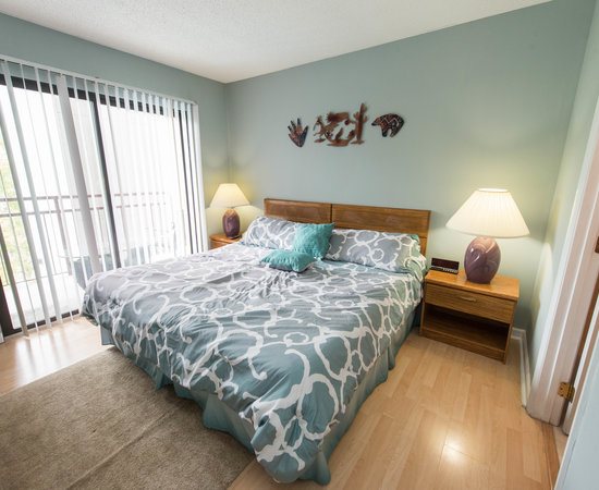 Laurel Inn Condominiums — Guest room