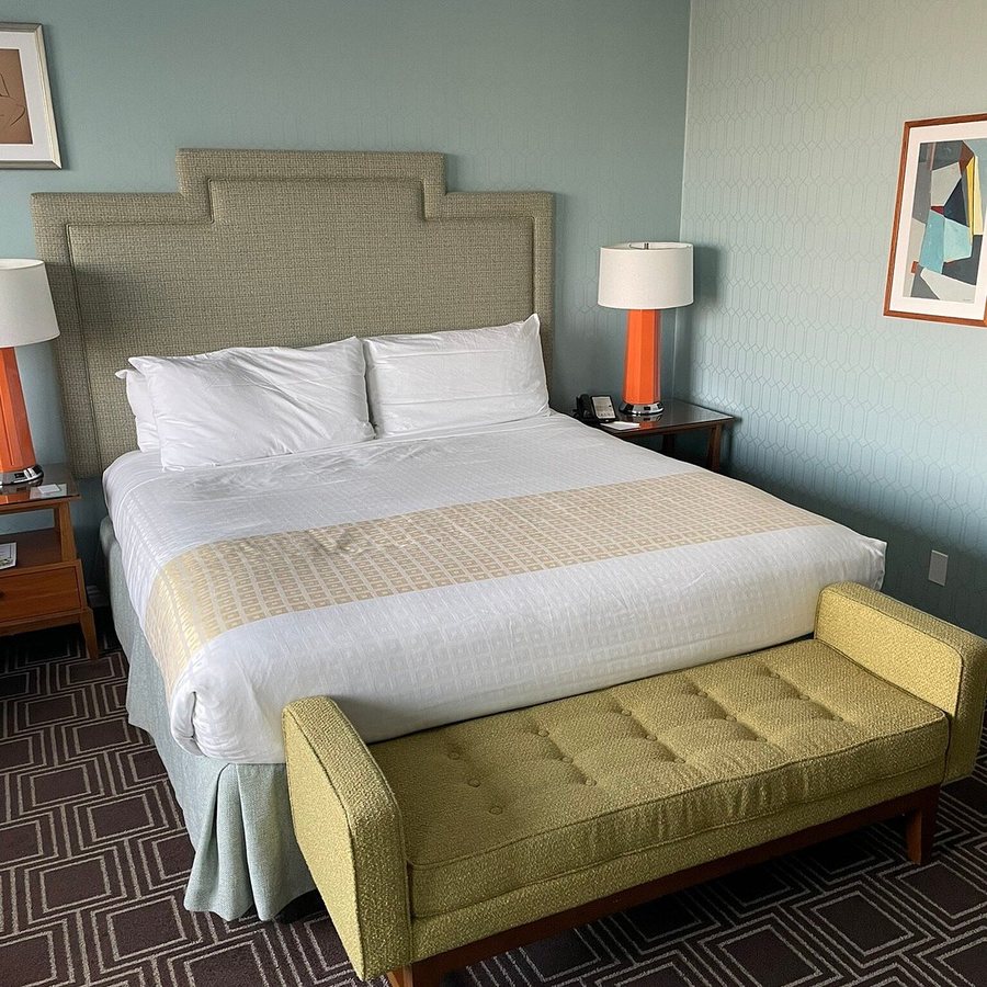 Laurel Inn — Guest room