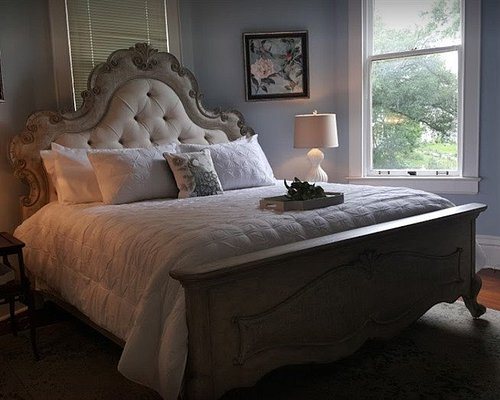 Laurel Manor House Bed and Breakfast — Guest room