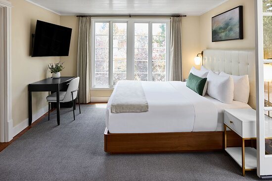 Lavender A Four Sisters Inn — Guest room